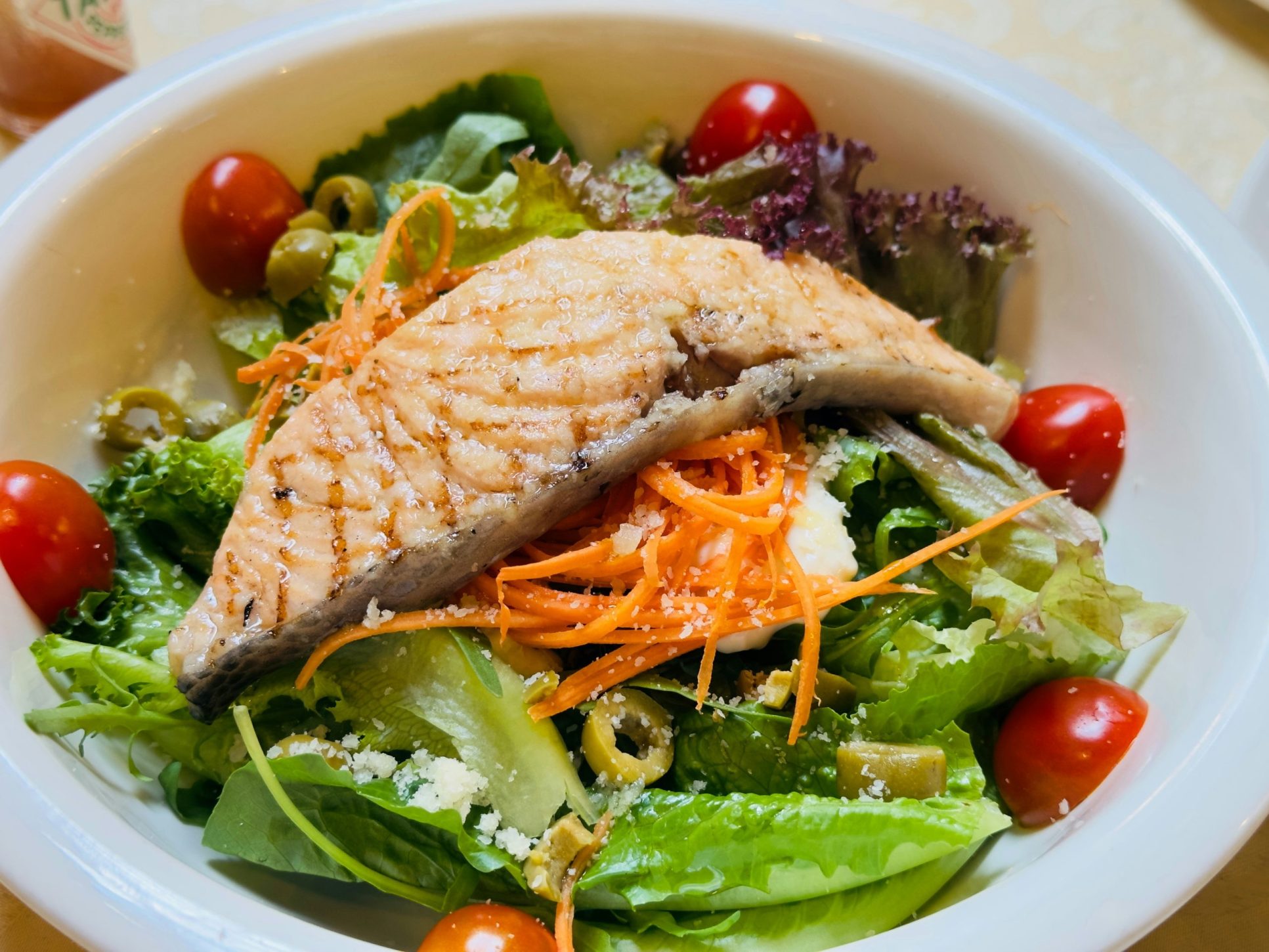 High-protein meal with lean meat, vegetables, and healthy fats, ideal for menopause weight loss, muscle support, and hormone balance.